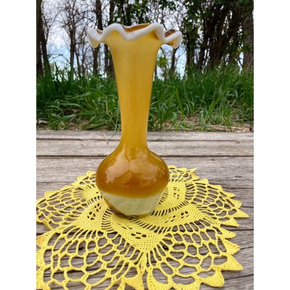 Vintage Art Glass Ruffle Vase Butterscotch Carmel White Swirl - Picture 1 of 16
